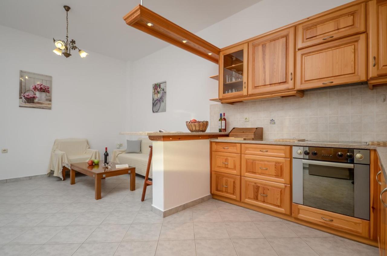 Bernie House Apartment Melanes Bagian luar foto